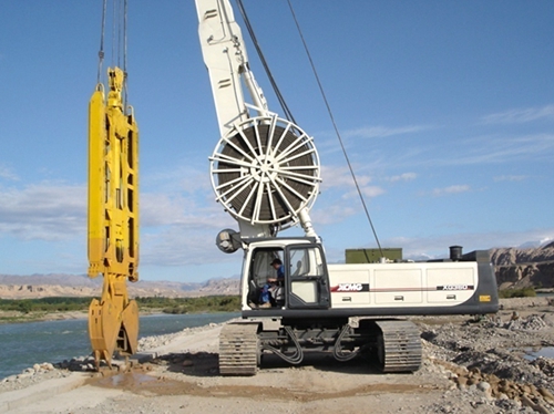 連續牆施工-新(xin)疆庫爾勒開都河(he)水電站圍堰工程(cheng)1