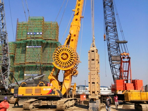 徐工(gong)XG600D連續牆抓鬥上海(hai)灘秀大鍋重器風(fēng)采