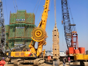 徐工(gōng)XG600D連續牆抓(zhuā)鬥上海灘(tān)秀大鍋重(zhong)器風采