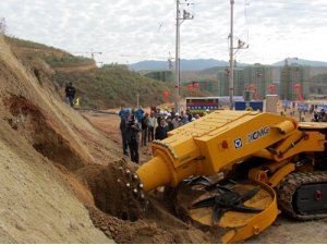 掘進機(ji)在雲南施(shi)工