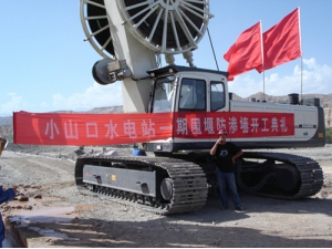 連(lián)續牆施工(gōng)-新疆庫爾(ěr)勒開都河(hé)水電站圍(wéi)堰工程