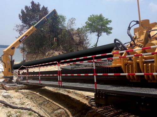 徐(xu)工XZ5000水平定向鑽機(ji)成功川越馬來西(xi)亞海灣