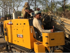 印度黑(hei)土地上穿(chuān)梭的徐工(gong)金